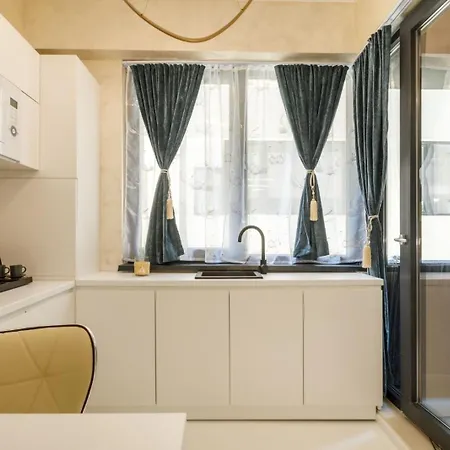 Luxury George Aparthotel *