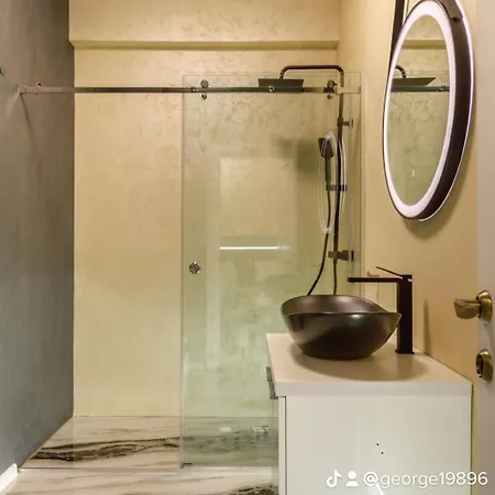 Luxury George Aparthotel *
