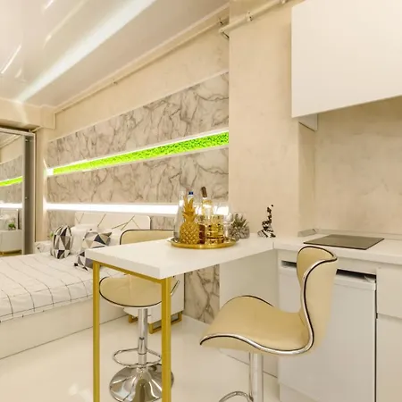 Luxury George Navodari